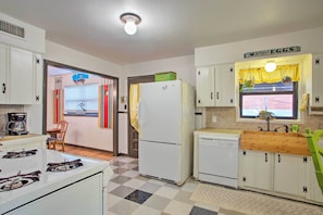 House (4 Bedrooms) | Interior - Pet-friendly River District Home w/ Fenced Yard (Fort Worth)