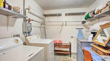 Rumah (4 Bedrooms) | Interior