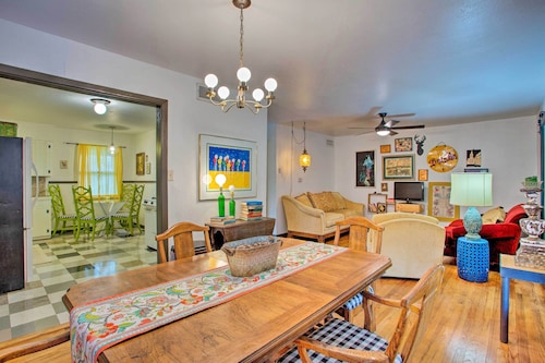 Pet-friendly River District Gem 5 Mi to Stockyards