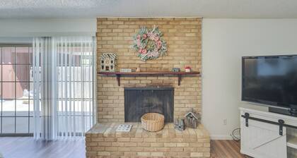 Family Home in Fort Worth: Pets Welcome!