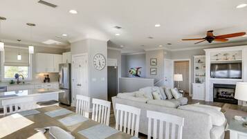 House (5 Bedrooms) | Interior