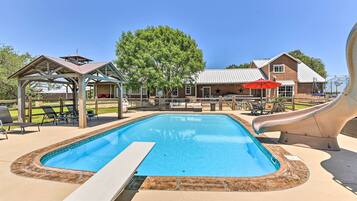 House (5 Bedrooms) | Interior