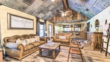 House (5 Bedrooms) | Interior