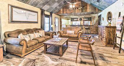 Sunset Ranch w/ Pool & Hot Tub on 29 Acres!