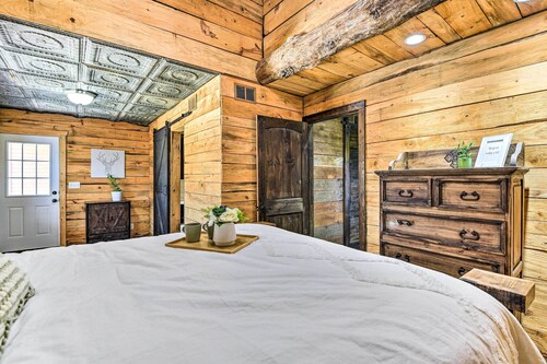 Sunset Ranch w/ Pool & Hot Tub on 29 Acres!