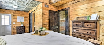 Sunset Ranch w/ Pool & Hot Tub on 29 Acres!