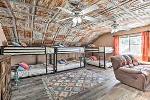 House (5 Bedrooms) | Interior
