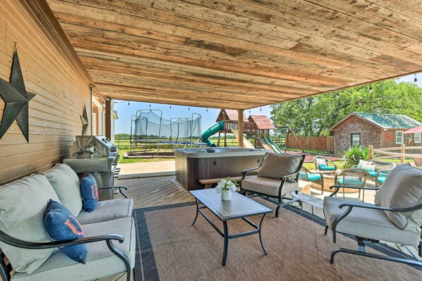 House (5 Bedrooms) | Interior