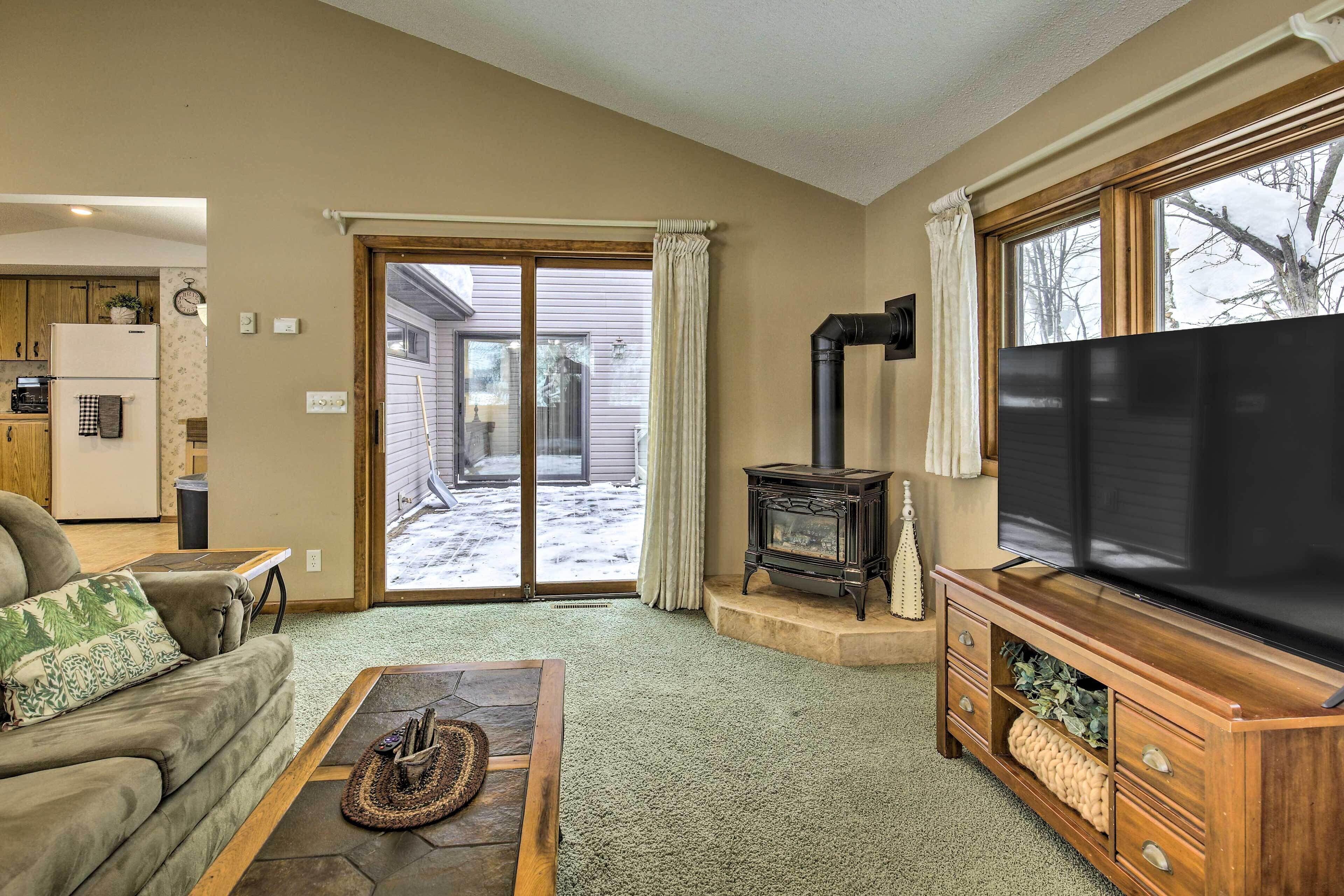 Phillips Cabin w/ Lake Views & Private Dock!