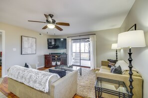 Apartment (3 Bedrooms) | Interior - Ozarks Vacation Rental Condo w/ Lake View! (Lake Ozark)