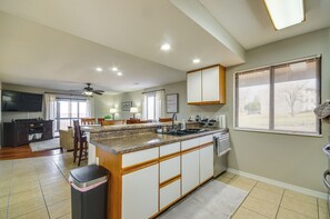 Apartment (3 Bedrooms) | Interior - Ozarks Vacation Rental Condo w/ Lake View! (Lake Ozark)