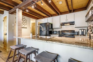 Interior - Townhome w/ Mtn View - Walk to Brian Head Lifts! (Brian Head)