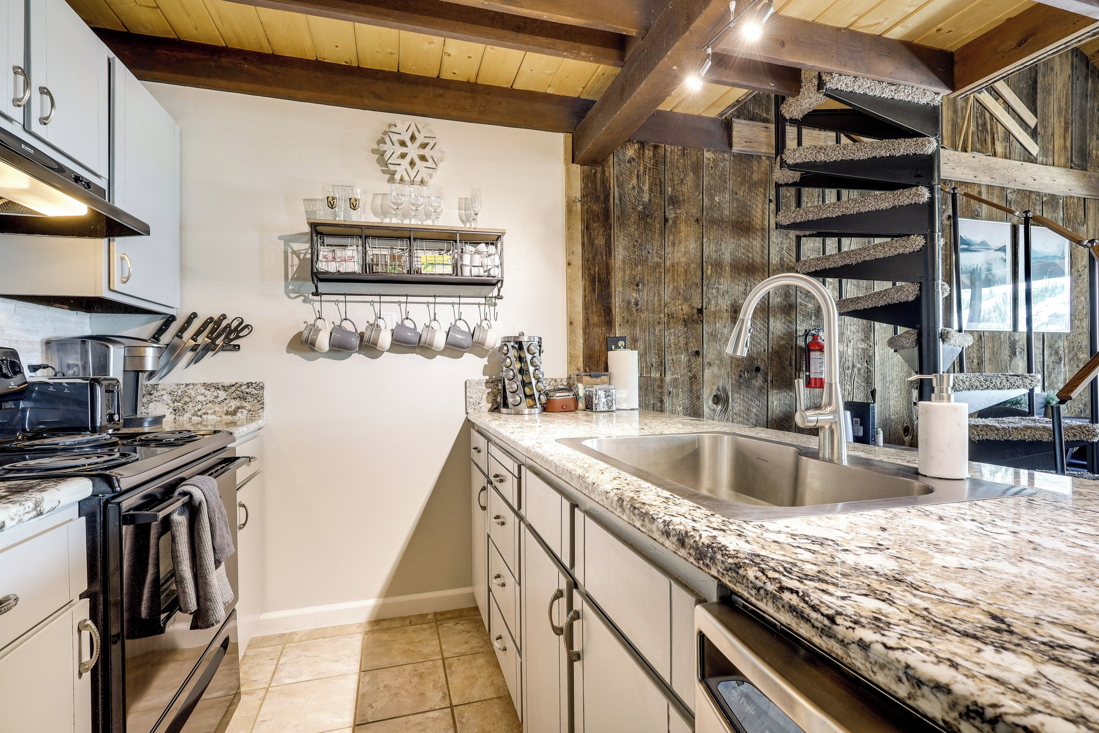 Townhome w/ Mtn View - Walk to Brian Head Lifts!