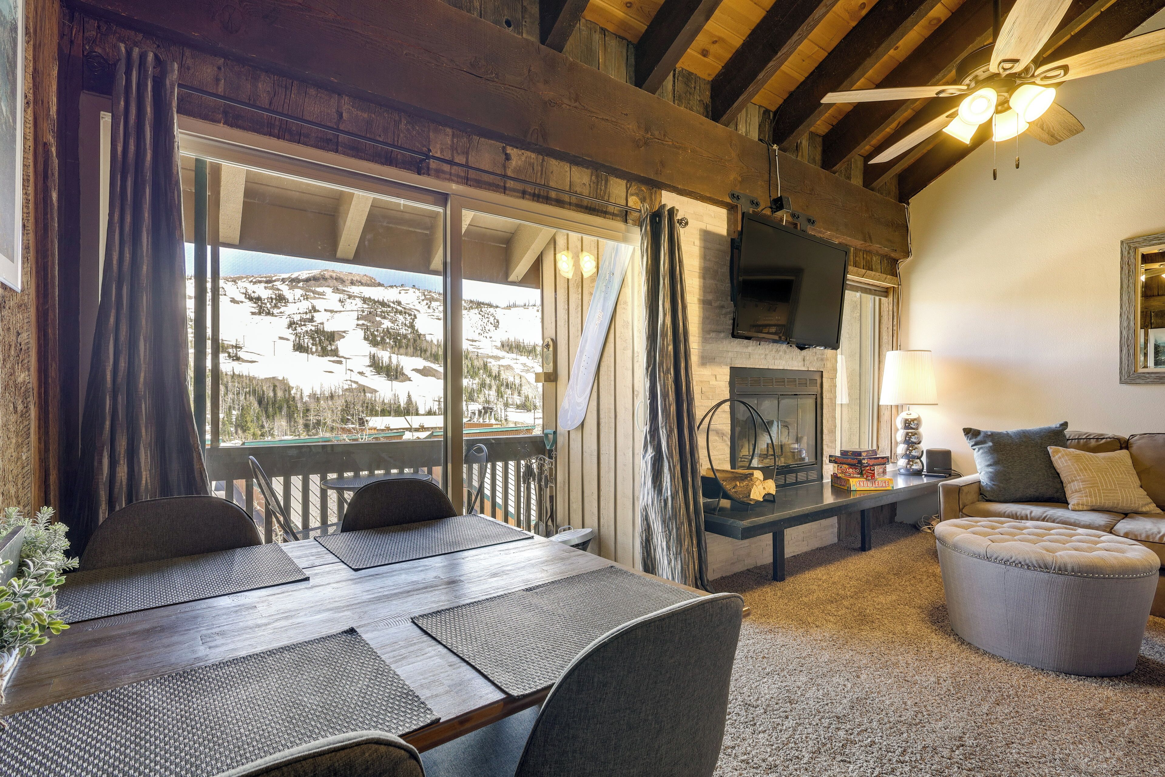 Townhome w/ Mtn View - Walk to Brian Head Lifts!