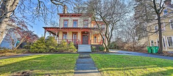 Pet-friendly Apt in 1850's Victorian Mansion!
