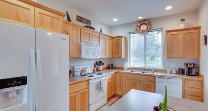 Charming Redmond Townhome w/ Resort Amenities