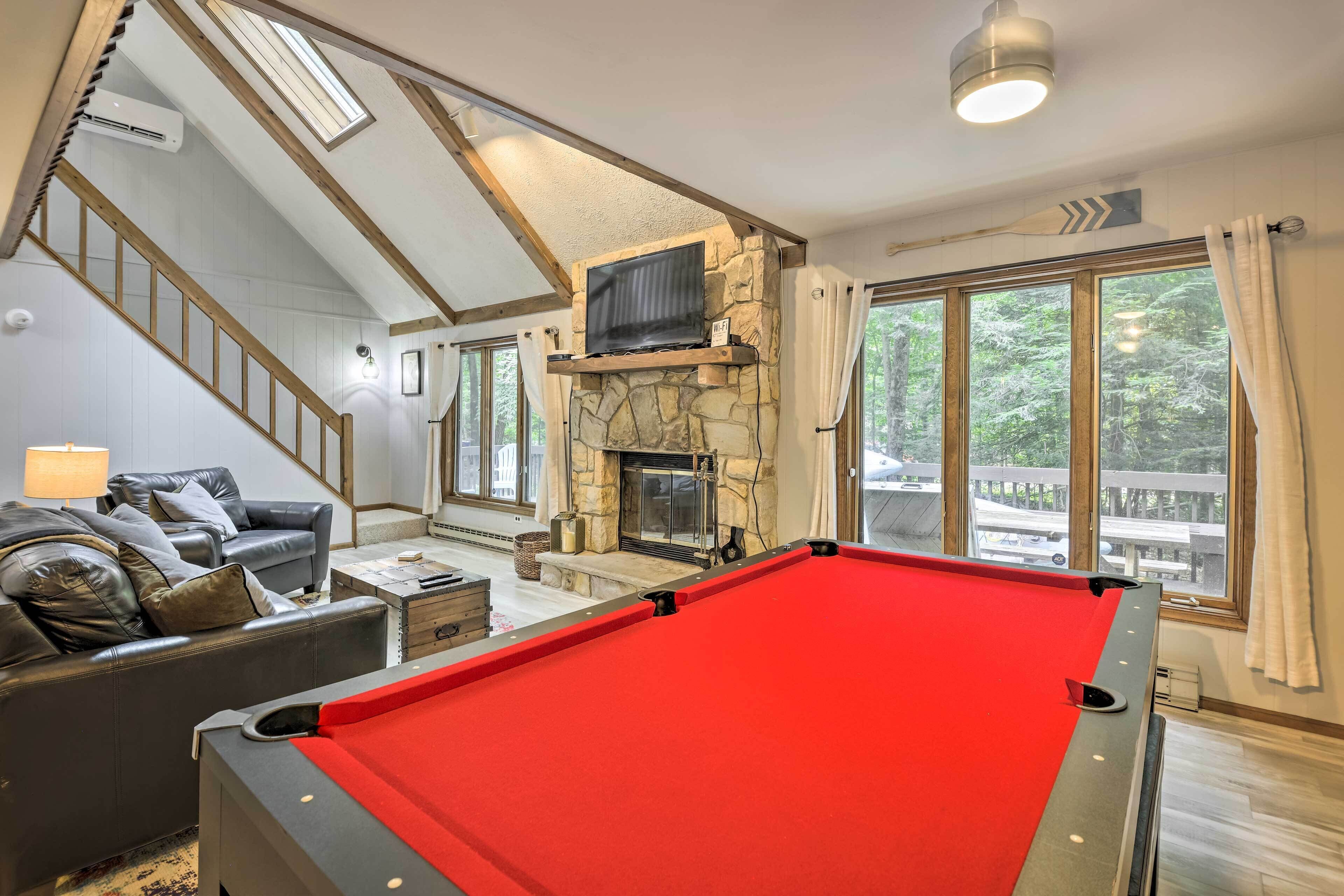 Peaceful Poconos Hideaway: Grill + Fire Pit!