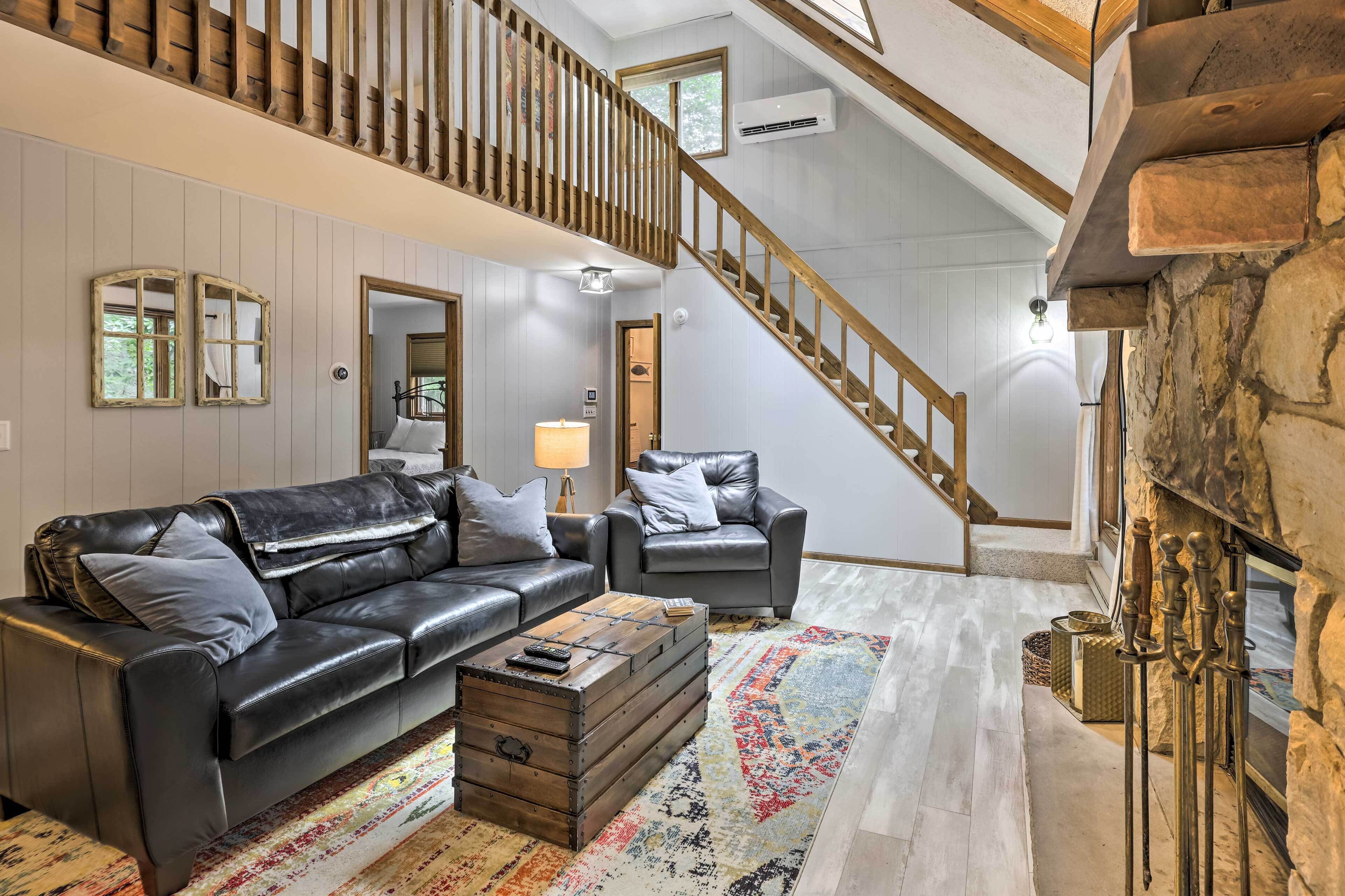 Peaceful Poconos Hideaway: Grill + Fire Pit!