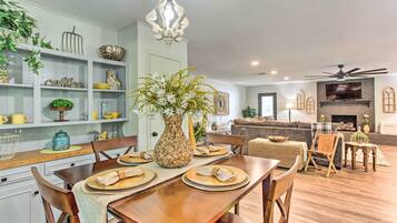 House (3 Bedrooms) | Interior