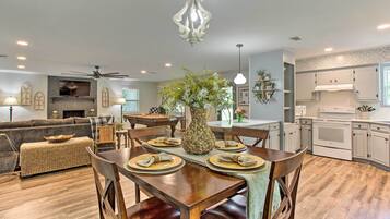 House (3 Bedrooms) | Interior