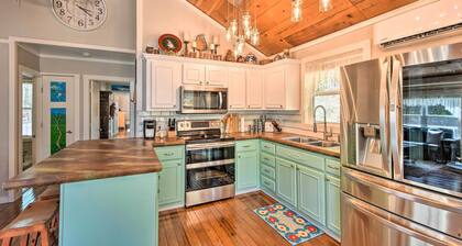 Private Pool, Hot Tub & Yard: Serene Murphy Home