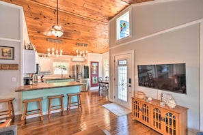 House (3 Bedrooms) | Interior