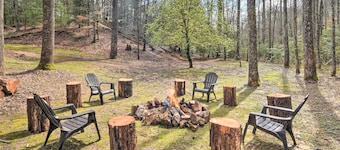 Private Pool, Hot Tub & Yard: Serene Murphy Home