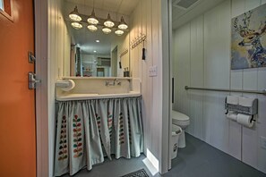 Apartment (0 Bedroom) | Interior - Fire Pit + Gas Grill: Secluded Studio in Milford! (Milford)