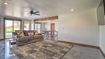 House (5 Bedrooms) | Interior