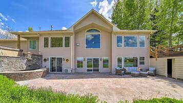 House (5 Bedrooms) | Interior