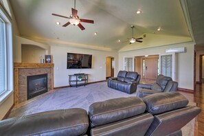 House (5 Bedrooms) | Interior