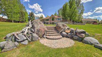 House (5 Bedrooms) | Interior