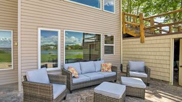 House (5 Bedrooms) | Interior