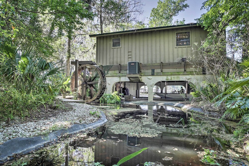 Waterfront Astor Studio Cabin w/ Private Boat Dock