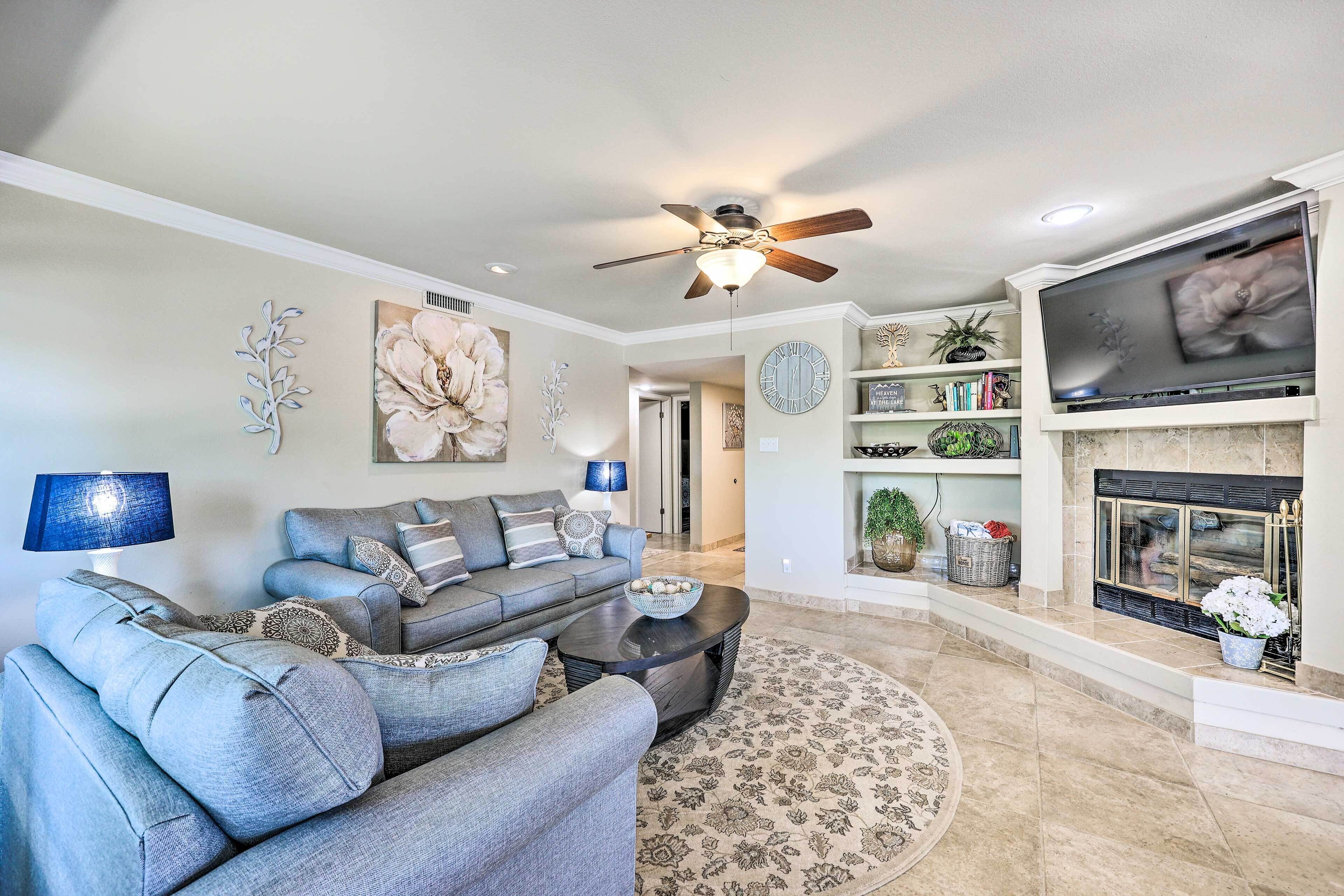 Beachy Hot Springs Condo w/ On-site Lake Access!