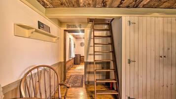 Apartment (0 Bedroom) | Interior