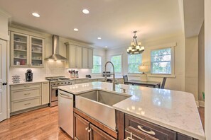 House (4 Bedrooms) | Interior