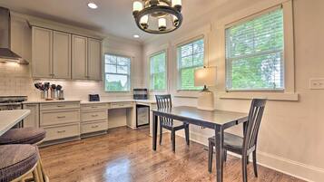 House (4 Bedrooms) | Interior