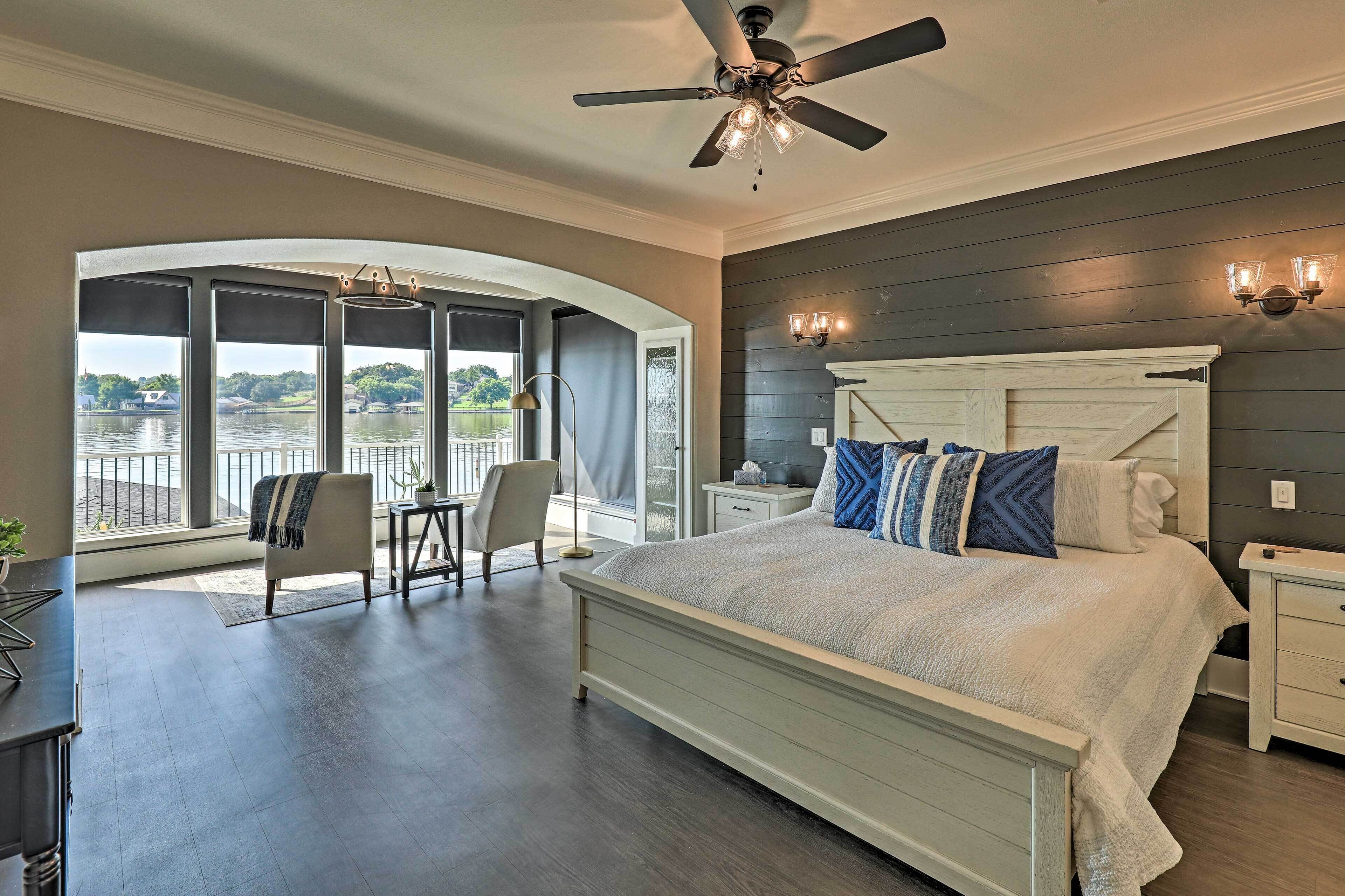 Lavish Lake House, Near Vineyards + Marinas!