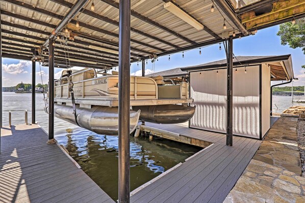 Interior - Lavish Lake House, Near Vineyards + Marinas! (Granbury)