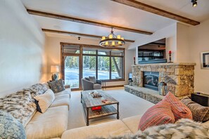 House (6 Bedrooms) | Interior