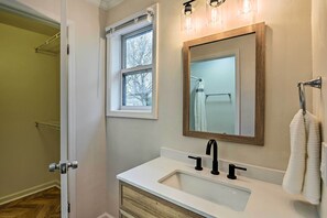 House (3 Bedrooms) | Interior - Updated Hendersonville Home ~ 3 Mi to Lake! (Hendersonville)