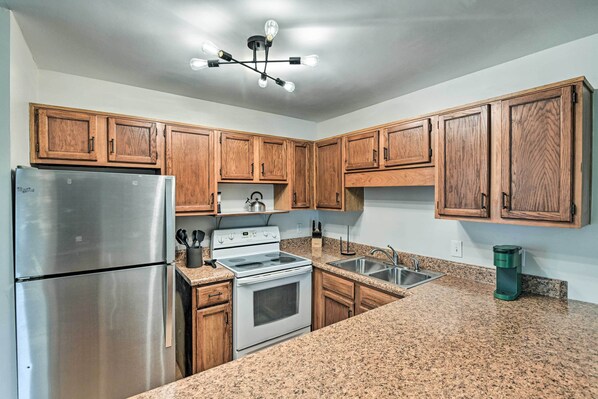 Interior - Updated Hendersonville Home ~ 3 Mi to Lake! (Hendersonville)