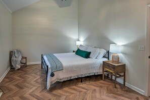 Interior - Updated Hendersonville Home ~ 3 Mi to Lake! (Hendersonville)