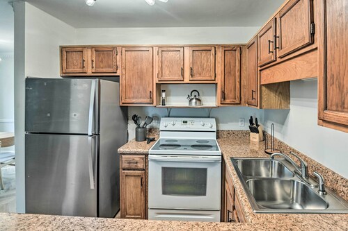 Updated Hendersonville Home ~ 3 Mi to Lake!