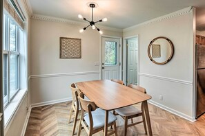 Interior - Updated Hendersonville Home ~ 3 Mi to Lake! (Hendersonville)