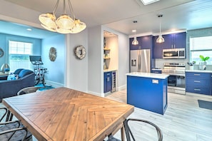 Apartment (2 Bedrooms) | Interior - Immaculate Long Beach Apt w/ Gorgeous Kitchen (Long Beach)