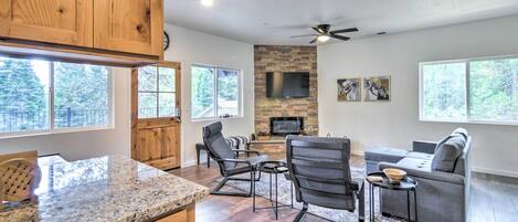 House (3 Bedrooms) | Interior