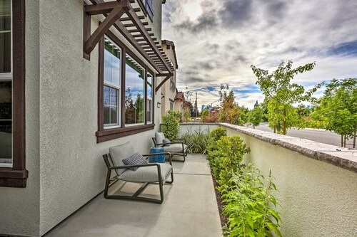 Relaxing Roseville Home w/ Outdoor Amenities