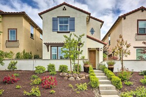 บ้านพัก (3 Bedrooms) | ด้านหน้าที่พัก